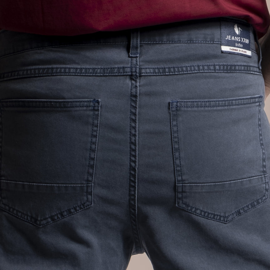 Jean homme coupe ajustée en coton et lyocell